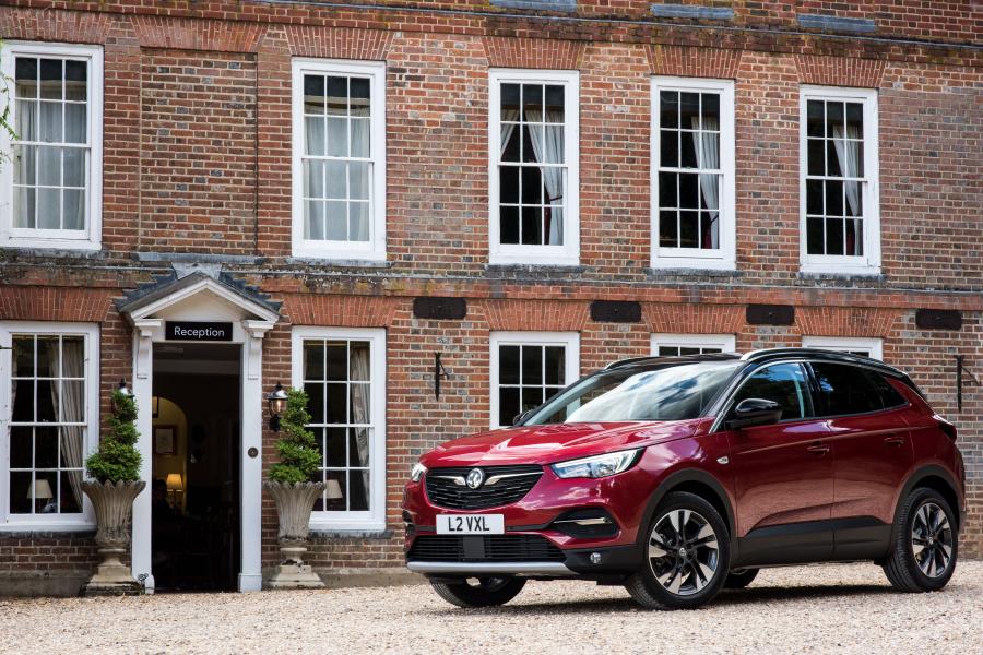  Vauxhall Grandland X Turbo D 2017 года  (фото 2 из 20)